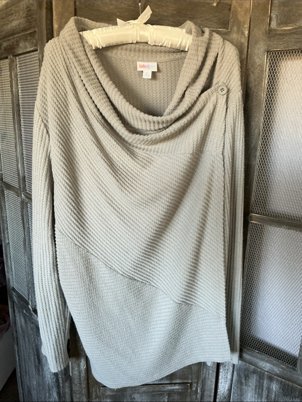 LuLaRoe Allison style sweater